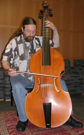 violone being played
